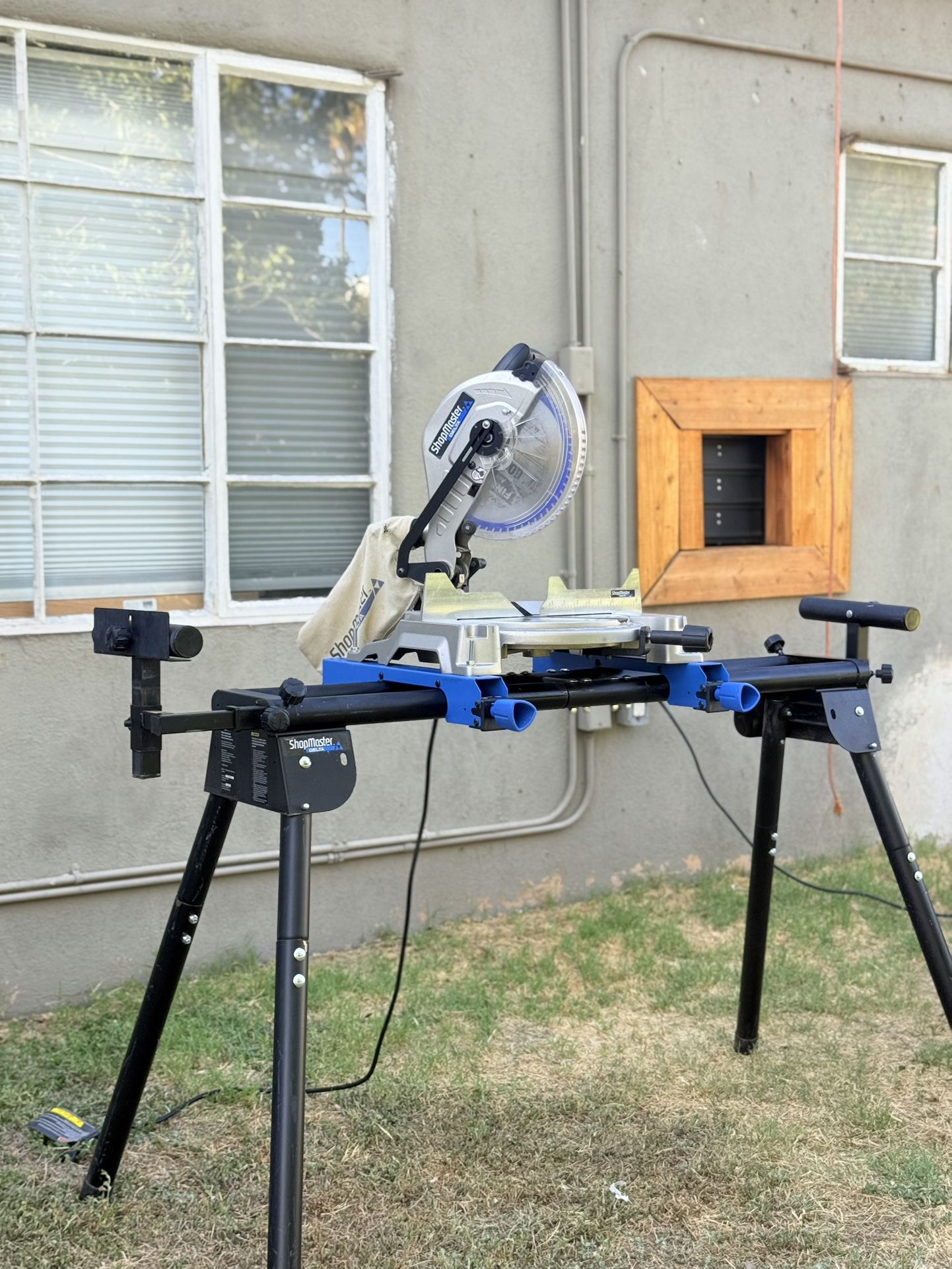 Delta Shopmaster 10 inch Miter Saw with Foldable Stand