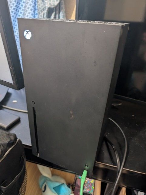 Xbox One X 1tb 8/10 Condition