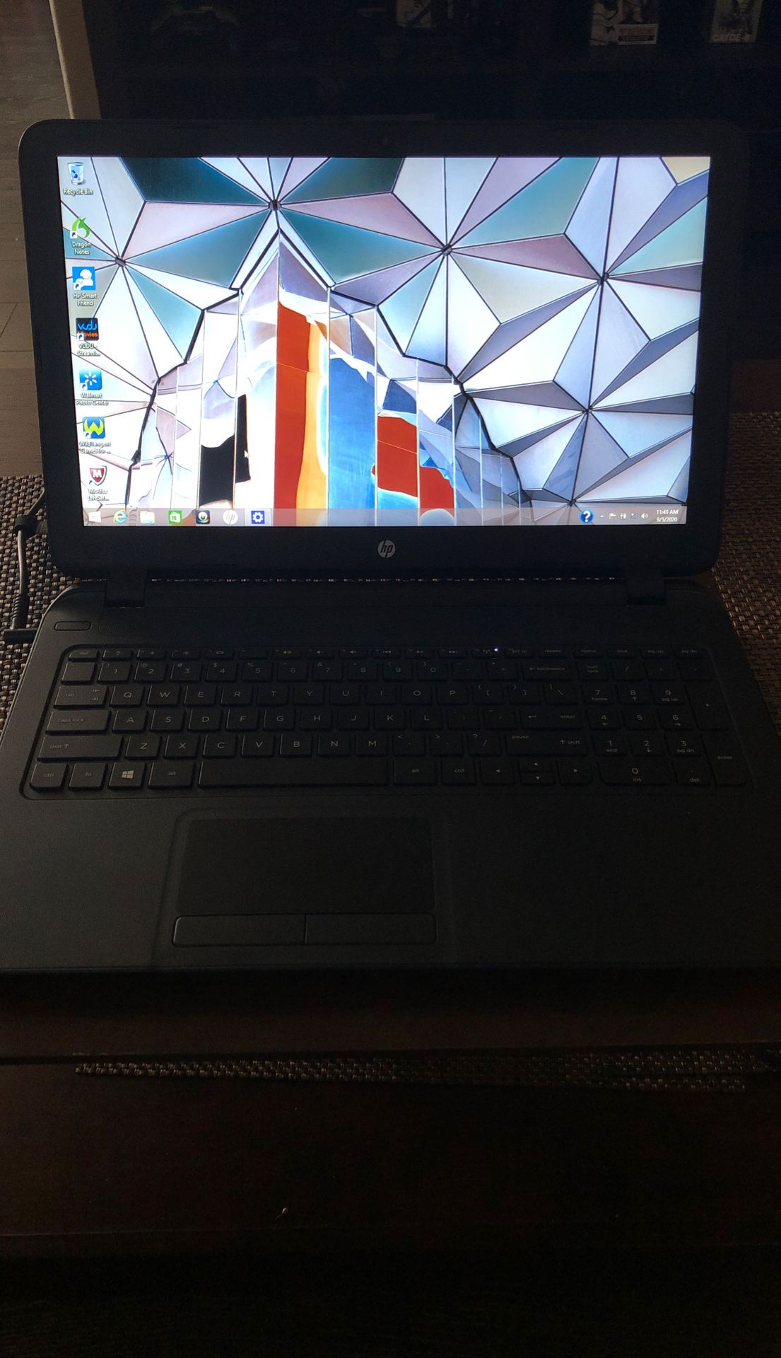 Used HP notebook pc 15 has charger and mouse