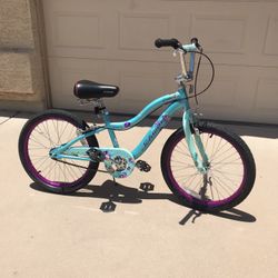 Like New Schwinn  Deelite Girl’s Bike 20 Inch Wheels 