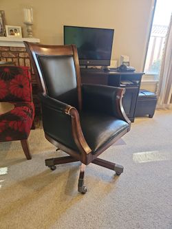 Executive office swivel high back chair