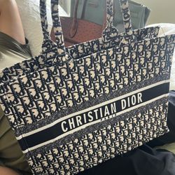 New Women’s Purse 