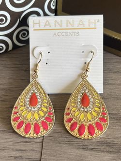 Stunning Gold Tone Teardrop Earrings 