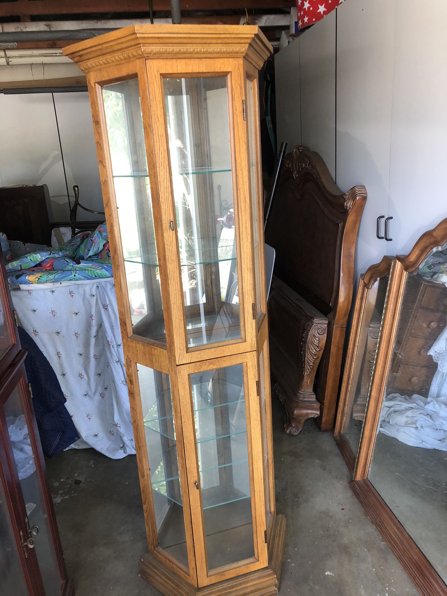Curio cabinet, glass shelves mirror back w/light