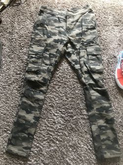 Size M camp cargo pants