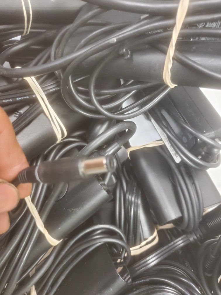 20 DELL ORIGINAL CHARGER (INV. M1009)

