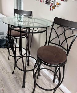 Table With Chairs 