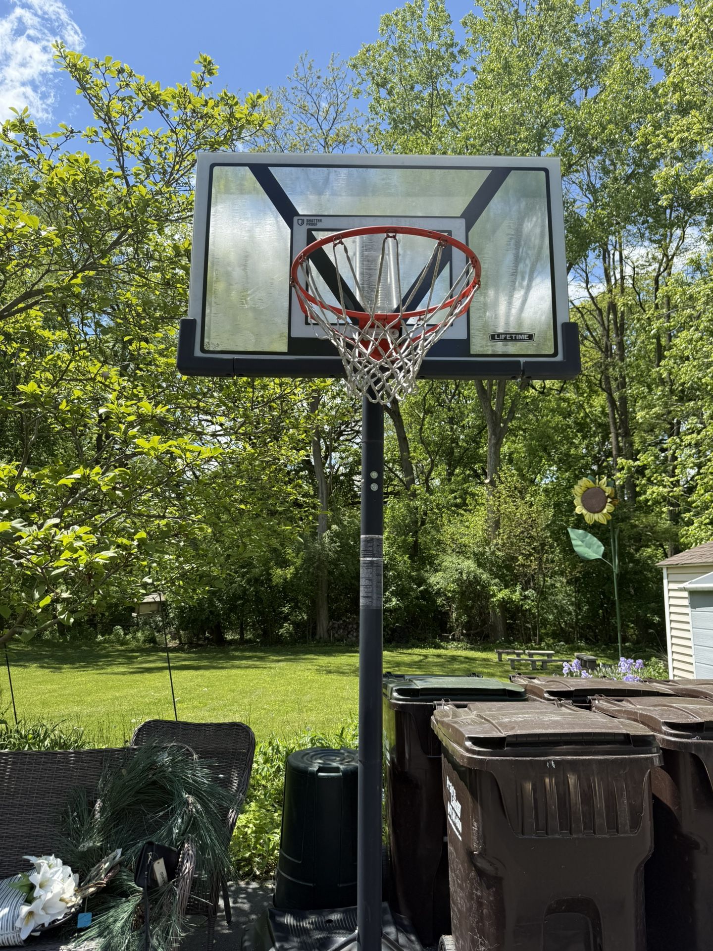 Basketball hoop