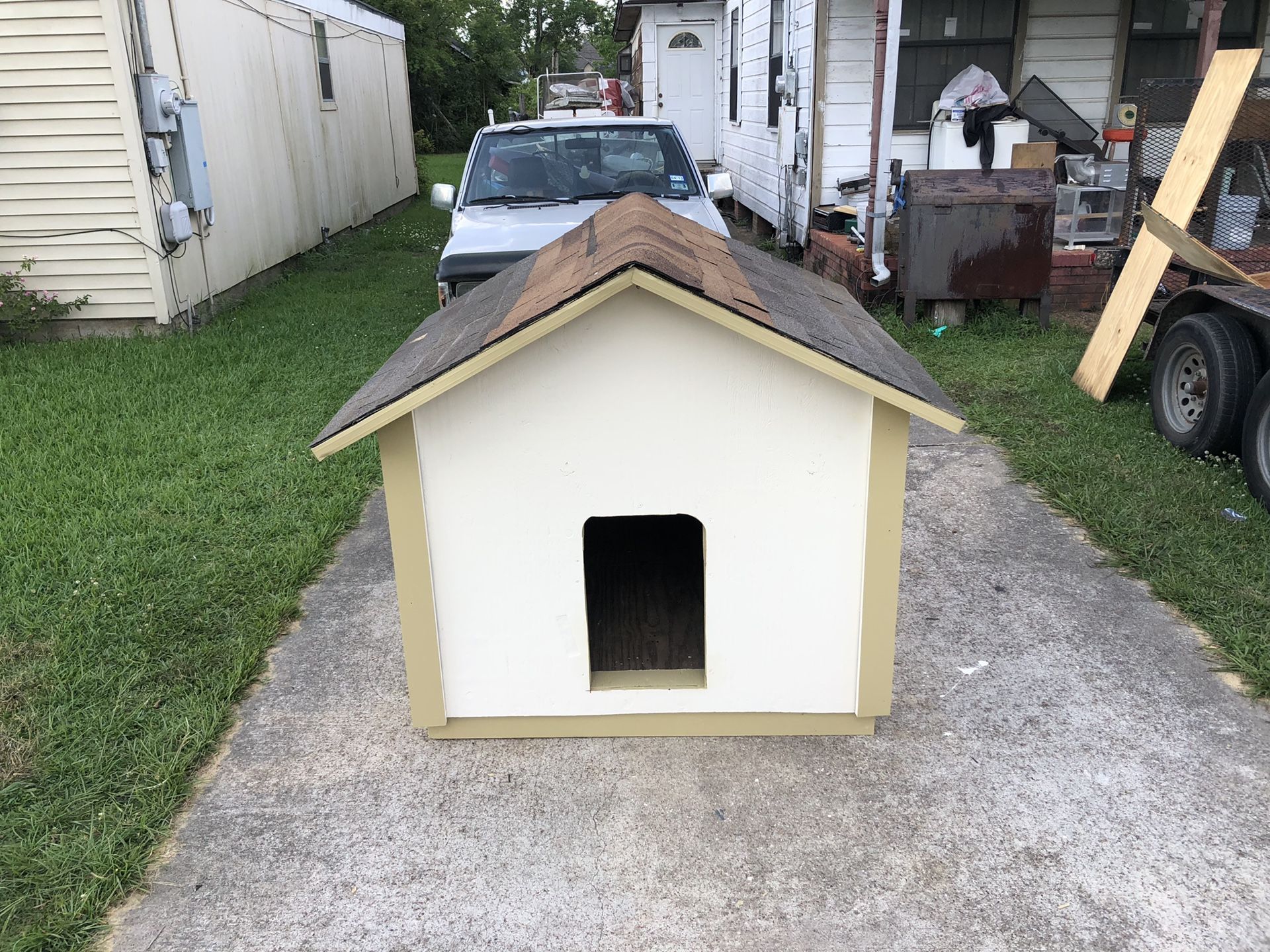 Extra large dog house cash or trade