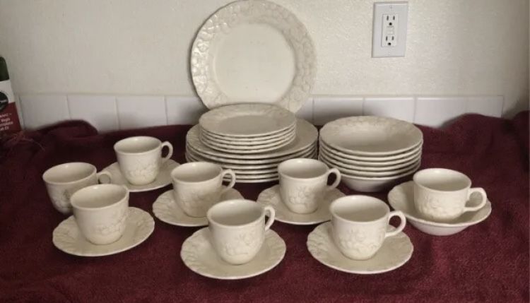 Vintage Metlox China - Poppy Trail - Grape White 34 Pc Set