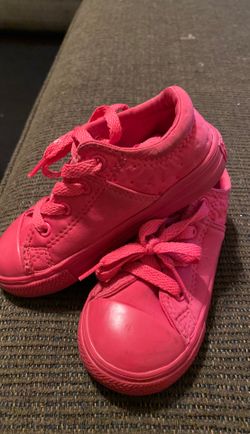 Converse toddler shoe