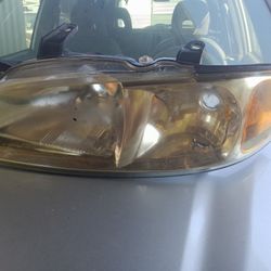 Headlight Driver Side Nissan Sentra 2003.