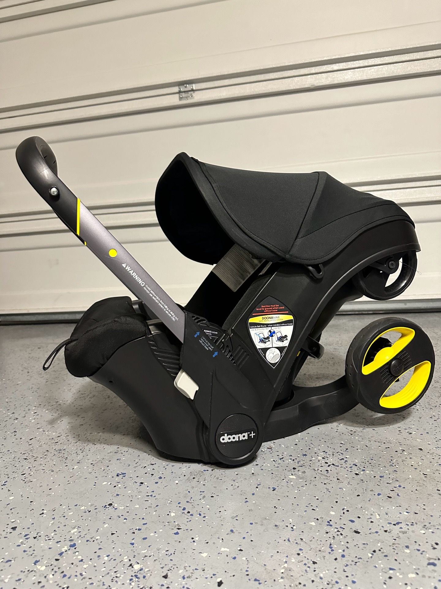 (Nitro Black) Doona Car seat & Stroller + Base