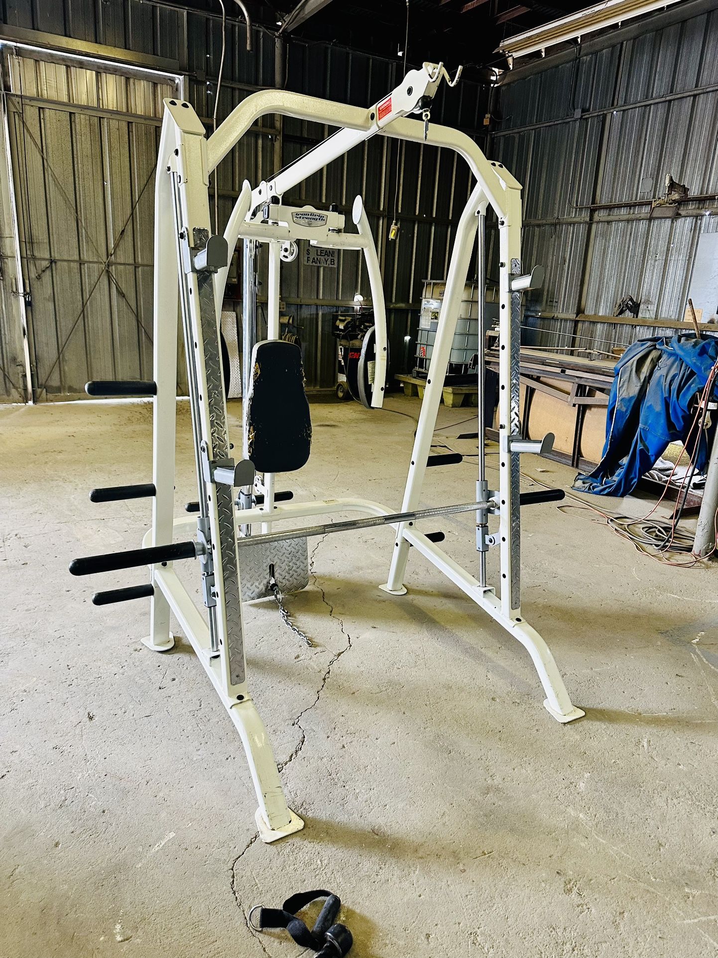 Iron Grip Strenght 5100 Smith Machine for Sale in Modesto, CA OfferUp