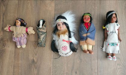 SET OF 5 NATIVE AMERICAN SMALL SIZE DOLLS PRE-OWNED IN GOOD CONDITION