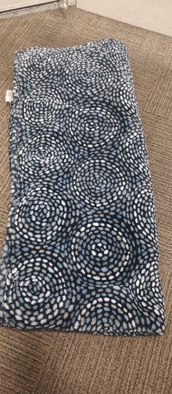 Patterned throw blanket