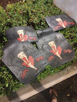 Betty Boop Skyline Rubber Car Floor Mat Set