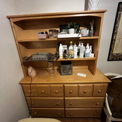🌿 Light Wood Dresser with Hutch – Tons of Storage