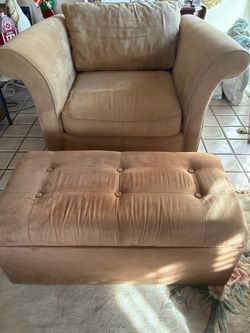 Oversized chair with ottoman