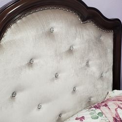 Twin Size Bed Very Good Condition 