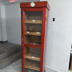 Cigar humidor 