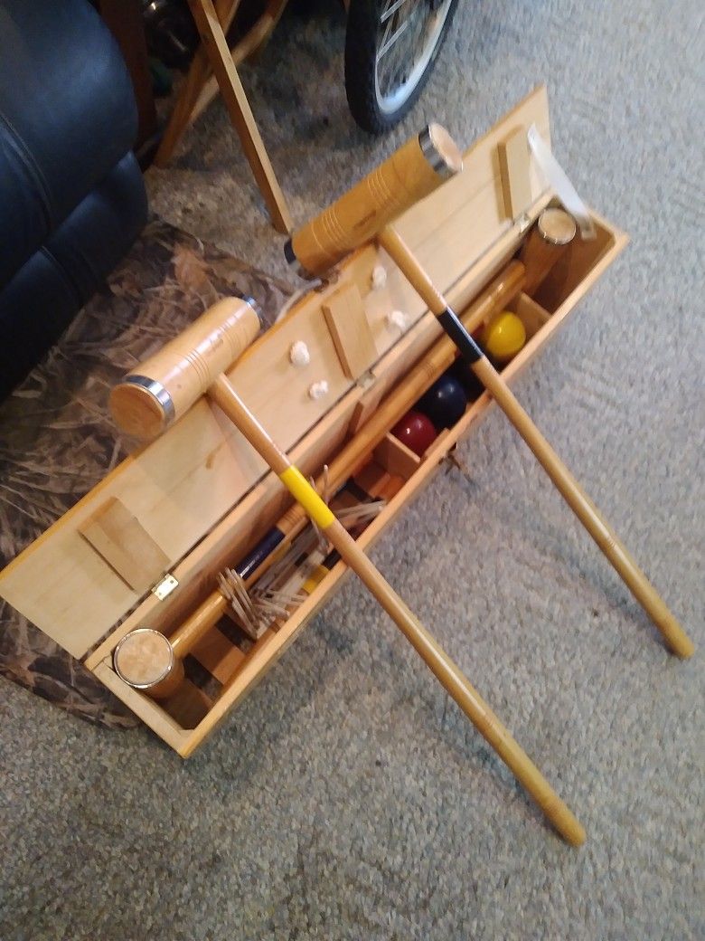 Eddie Bauer. Croquet Set. Very Nice Set 4 Players. Used. 1 Time Not A Scratch On It