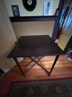 Free tall table