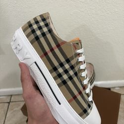 Burberry Converse 