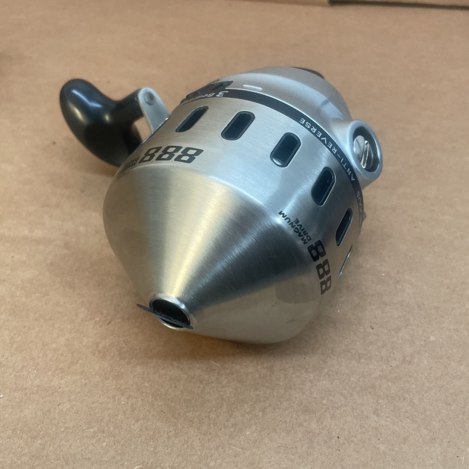 888 fishing reel Zebco Casting Fish 'N Stuff while the built Zebco 888 Magnum Anti-Reverse Reel