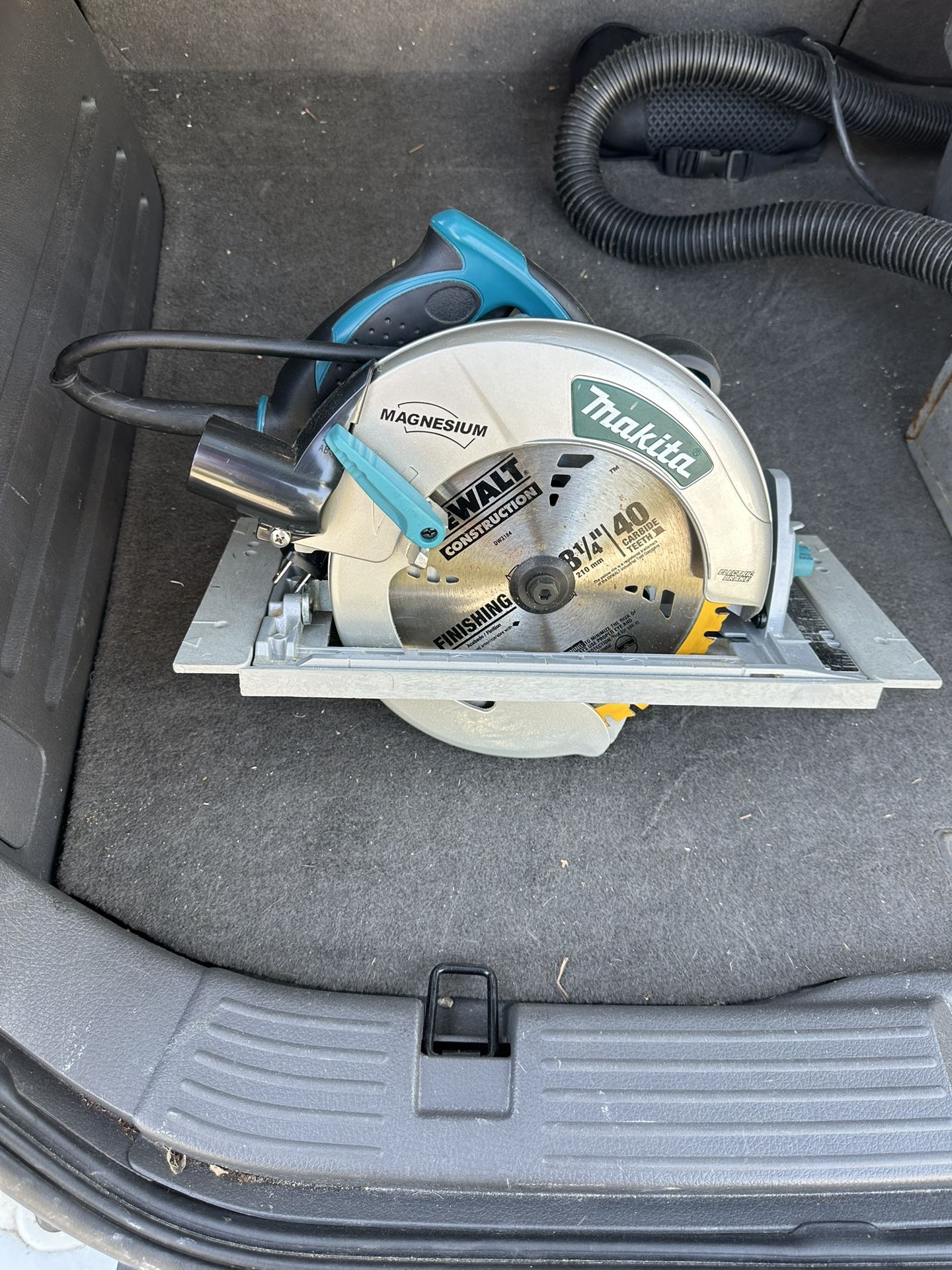 Makita 5008 mga 8 1/4 Skill saw