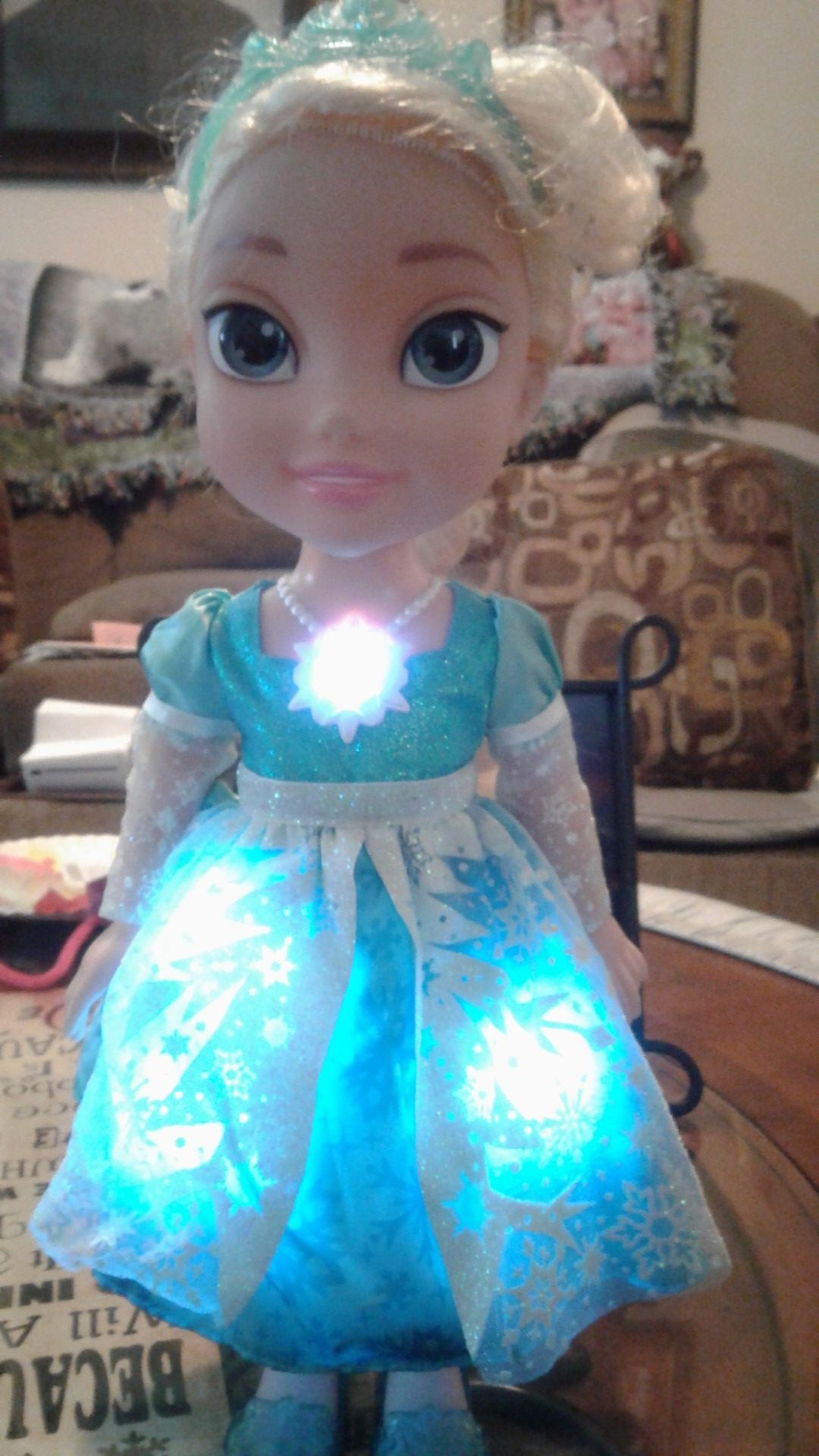 Elsa doll sings great condition and microphone