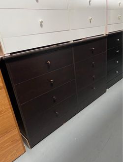 Eight drawers dresser