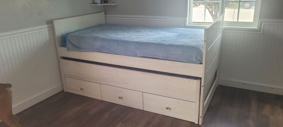 Twin bed w/ Trundle Bed and Storage Drawers