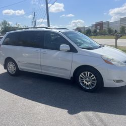 2007. TOYOTA. SIENNA. XLE 