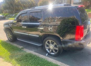 2011 Cadillac Escalade (clean title)