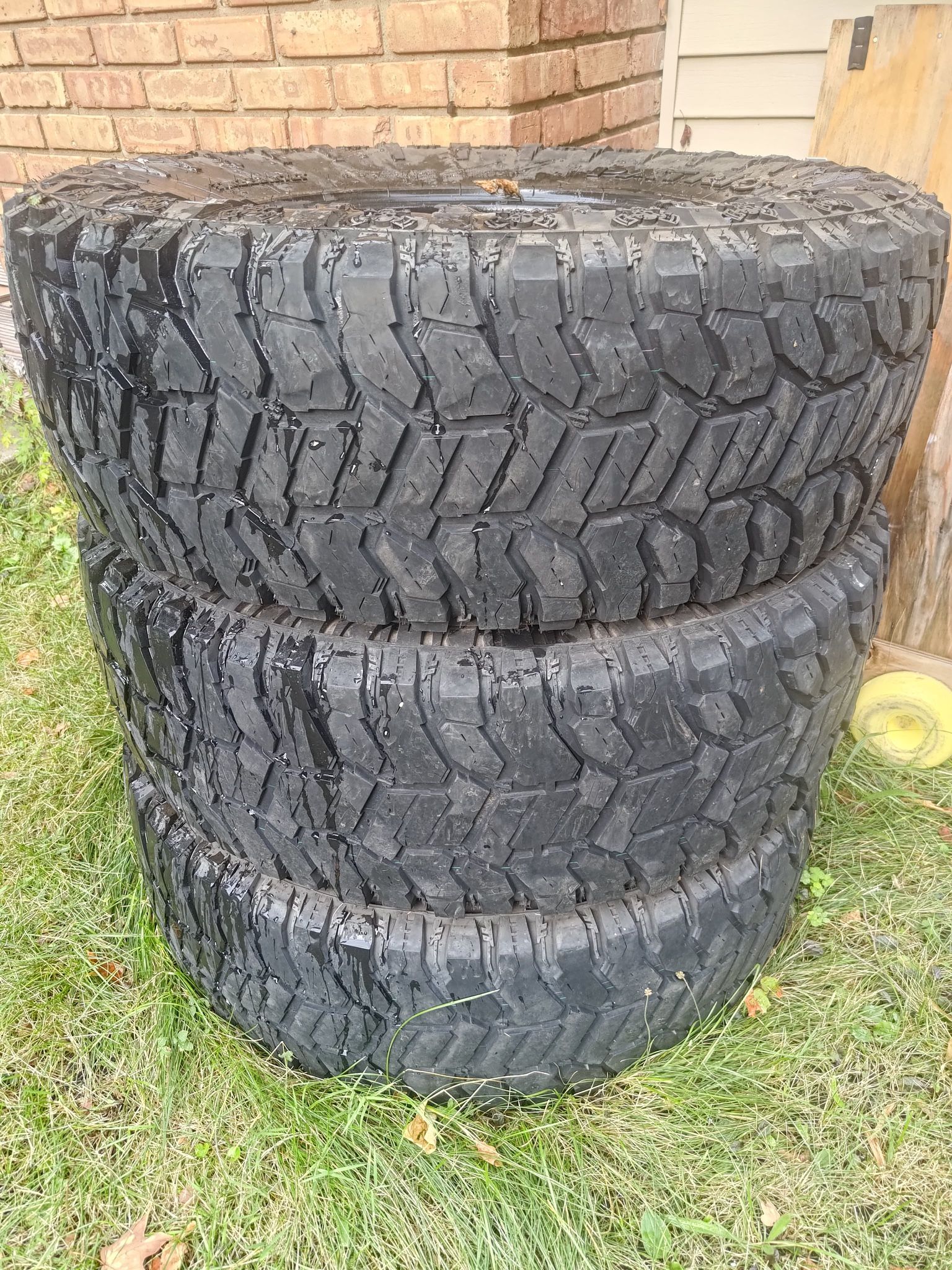 Rugged Terain Tires x 4 Size: 37 / 2.50 R 71LT