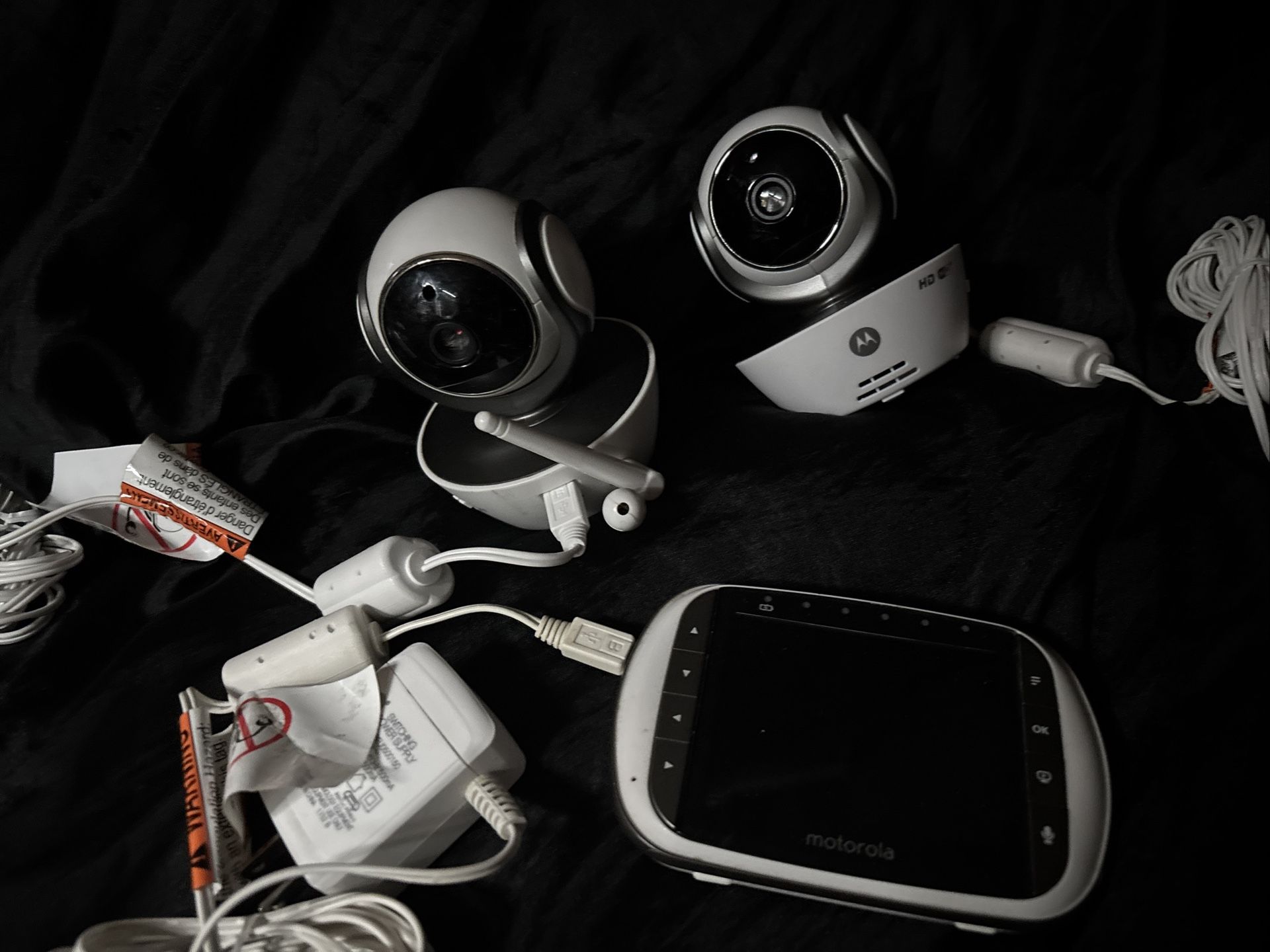 Motorola MBP855CONNECT-2 Portable 5" Video Baby Monitor & 2 Cameras Works Great