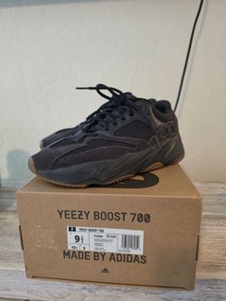 Yeezy boost 700