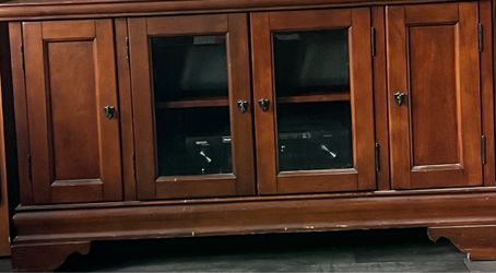 Free TV stand/cabinet text or call (contact info removed)