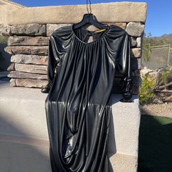 Alice + olivia bronze, shiny tunic, size XS. runs large. 100% polyester, measures 32” in length and 16 1/2 inches across the chest, armpit to armpit.