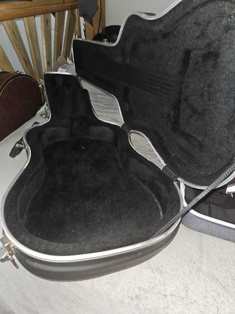 Skb Hard Case For Small/ Travel Accostic Guitars