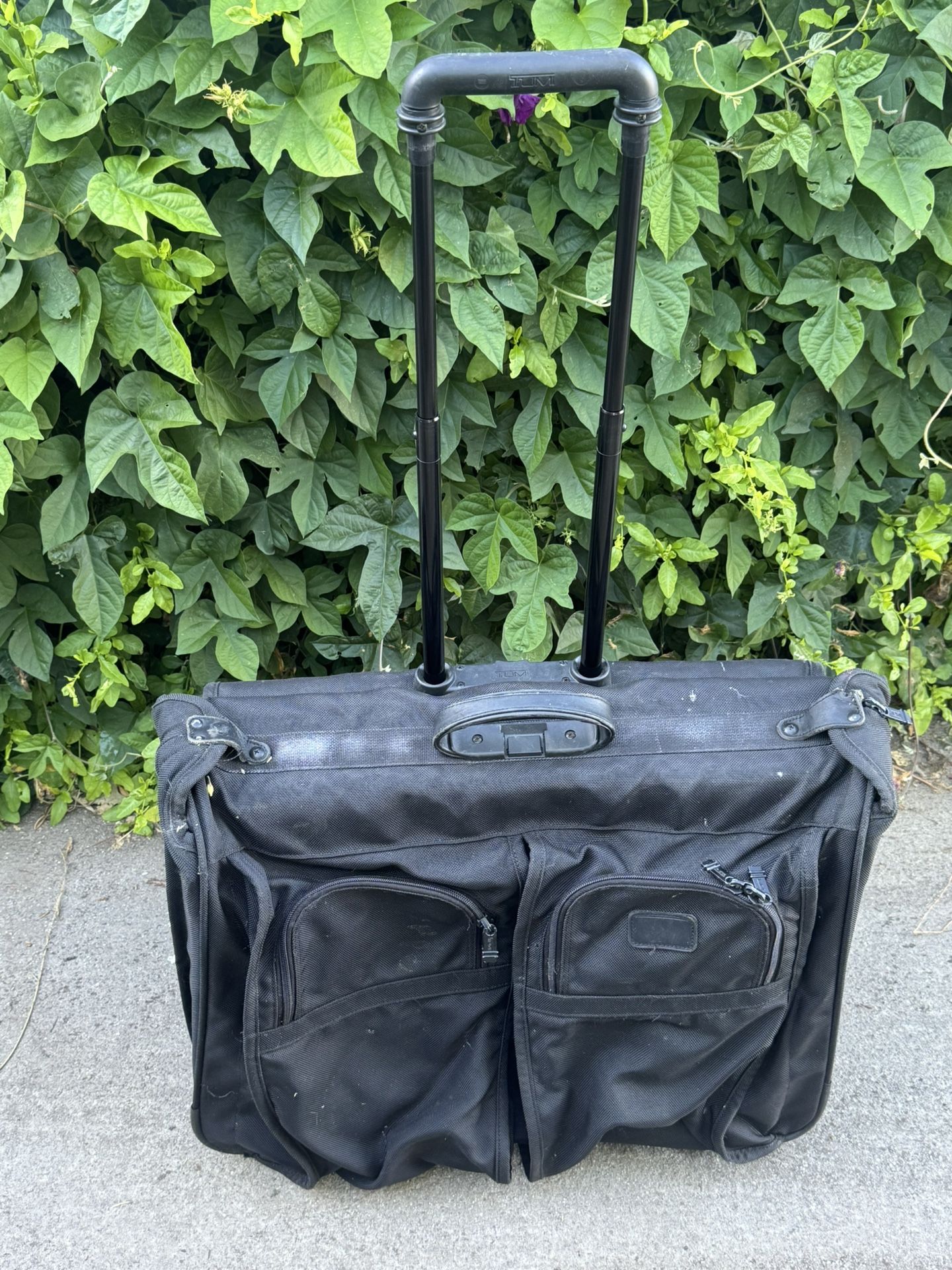 Tumi Expandable Wheeled Garment Bag With Retractable Extendable Handle