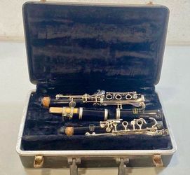 The Selmer Company "Bundy Resonite" Clarinet with case