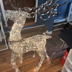 Christmas Light Up Reindeer Decoration Metal Yard Outdoor