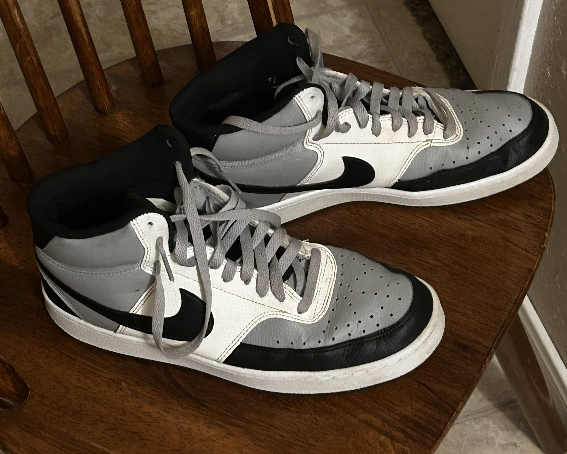 Nike 9.5 Shoes