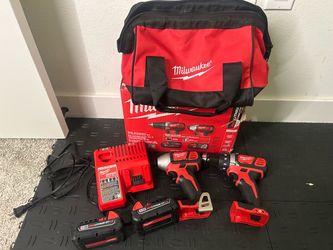 Milwaukee M18 18V Lithium-lon Cordless Drill Driver/Impact Driver Combo Kit (2-Tool) W/ Two 1.5Ah Batteries, Charger Tool Bag