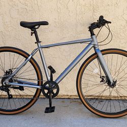 Med/ Lg Hybrid Road Bike - Lightweight Aluminum - Disc Brakes