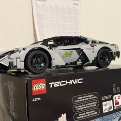 LEGO 42214 — Lamborghini Revuelto Super Sports Car