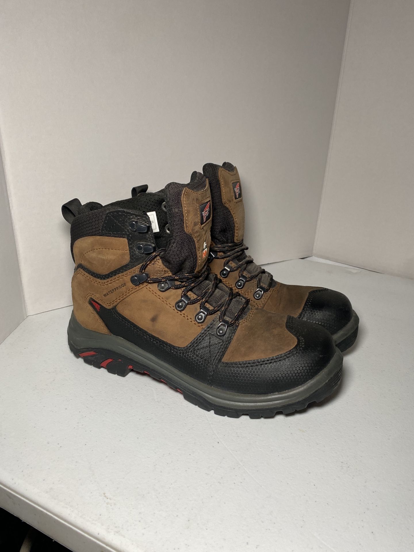 Red Wing tradesman mens waterproof safety steel toe shoes size 8.5
