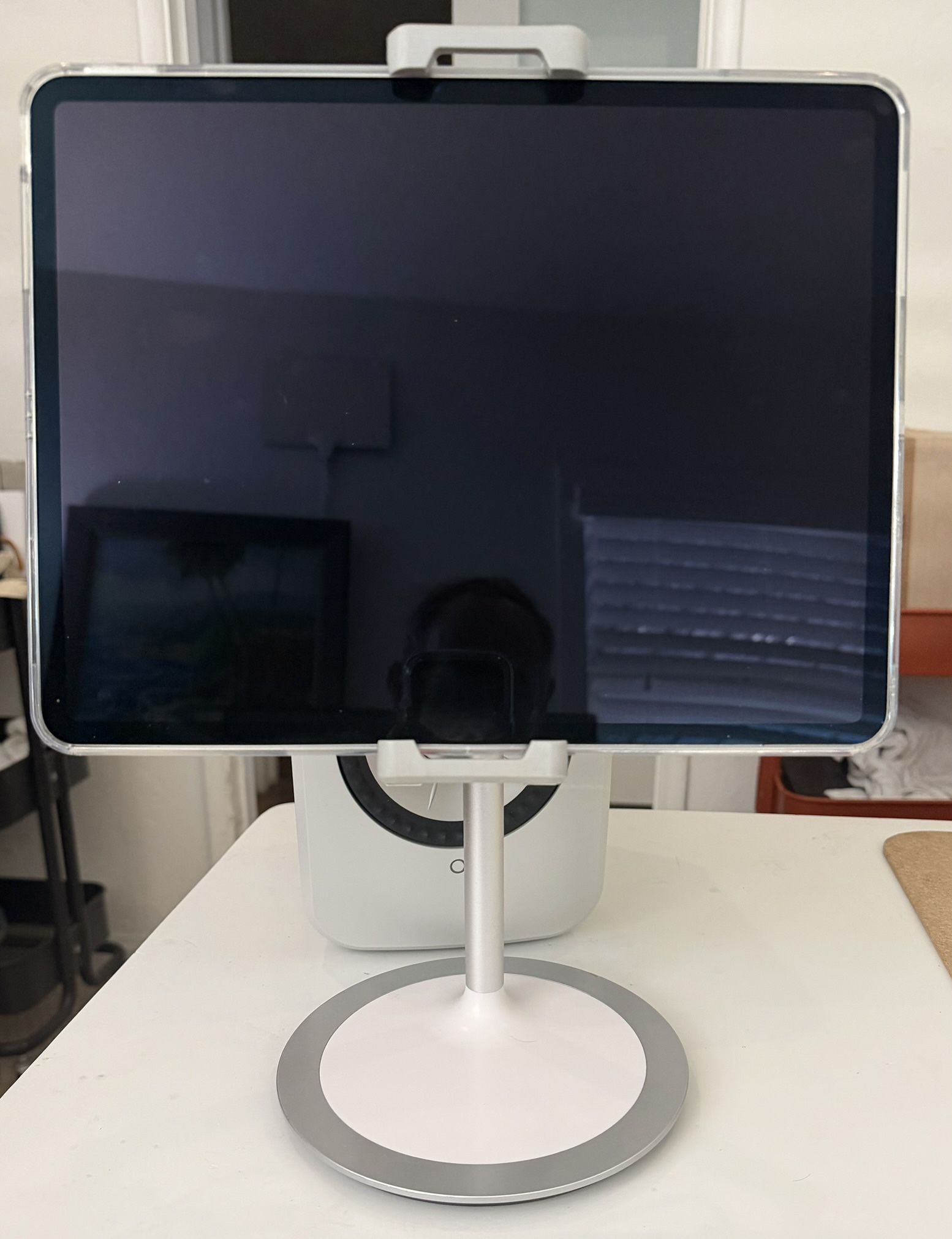 iPad Air M2 13 Inch 128 GB Like New With Apple Care +